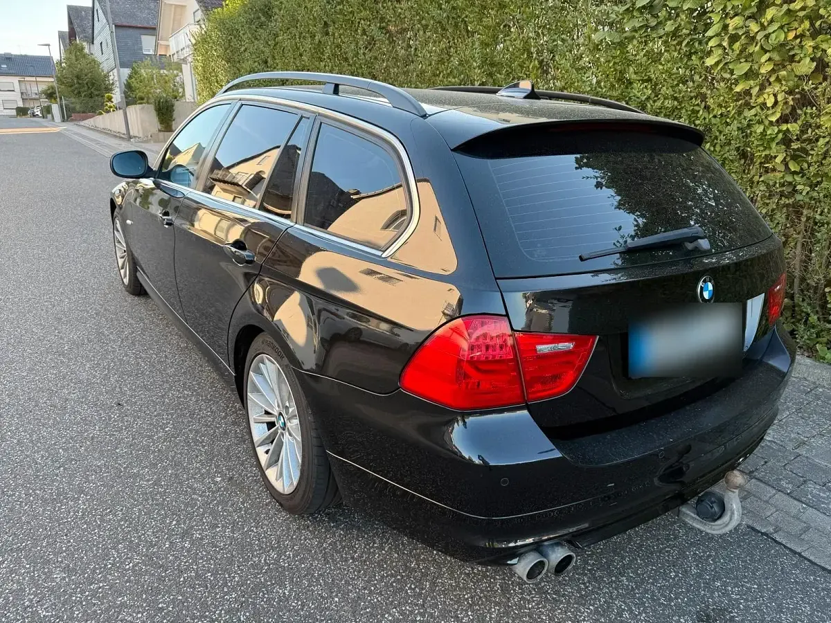 Gebraucht BMW 330 245 PS (180 kW) 2010 Schwarz Limousine
