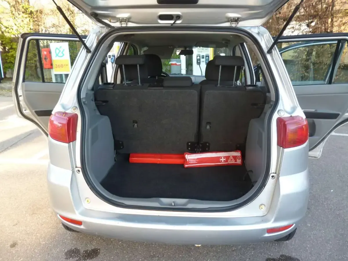 Używany Mazda 2 Exclusive 80 KM (58 kW) 2005 Srebrny Hatchback