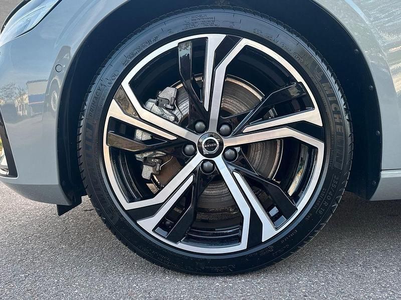 Gebraucht Volvo V60 Plus 349 PS (256 kW) 2025 Vapour grey Kombi