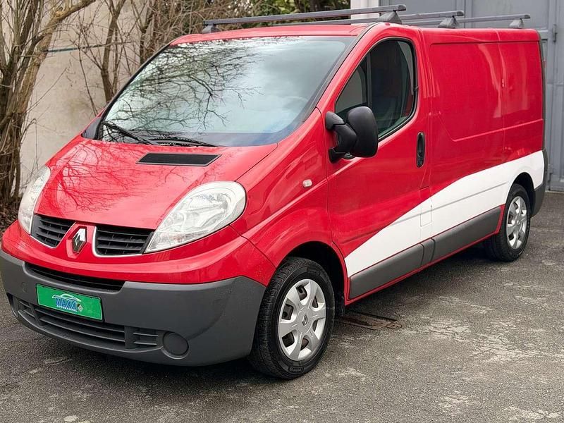 Gebraucht Renault Trafic 90 PS (66 kW) 2012 Rot Van / Kleinbus