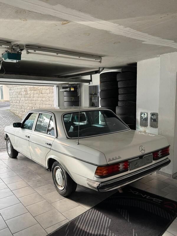 Weiß Gebraucht 1984 Mercedes 240 Limousine | 3.499 € - Bild 1/4