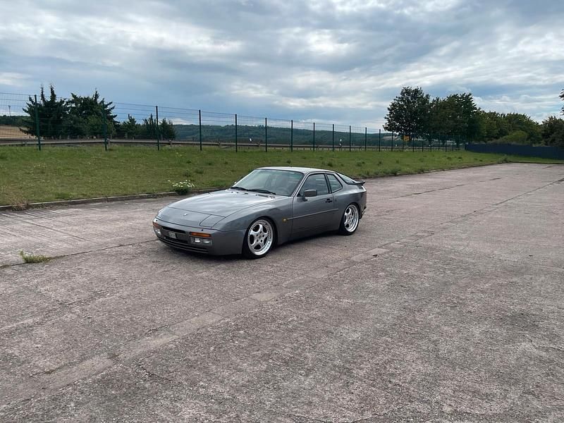 Grau Gebraucht 1986 Porsche 944 Turbo Coupé | 29.999 € - Bild 1/4