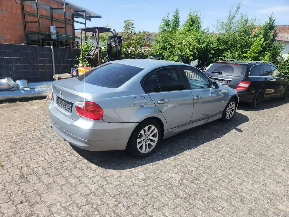 Gebraucht BMW 318 129 PS (94 kW) 2005 Silber Limousine