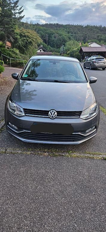 Grau Gebraucht 2017 VW Polo Sound Limousine | 7.700 € (Fairer Preis) - Bild 1/4