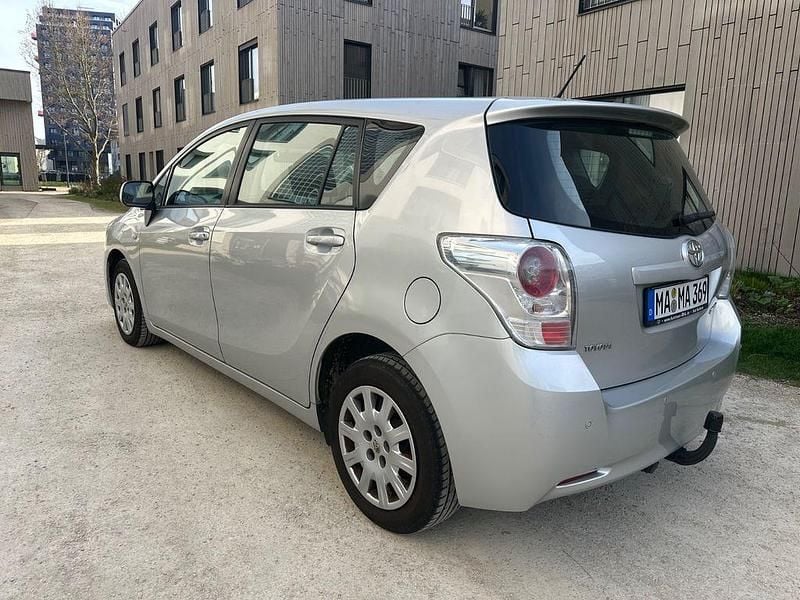 Gebraucht Toyota Verso Multidrive S 147 PS (108 kW) 2009 Silber Van / Kleinbus
