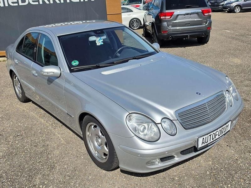 Gebraucht Mercedes E320 224 PS (164 kW) 2002 Brillantsilber Limousine