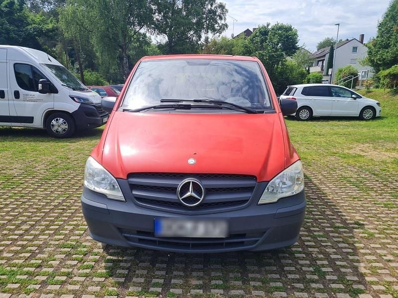 Rot Gebraucht 2011 Mercedes Vito Van | 7.000 € - Bild 1/4