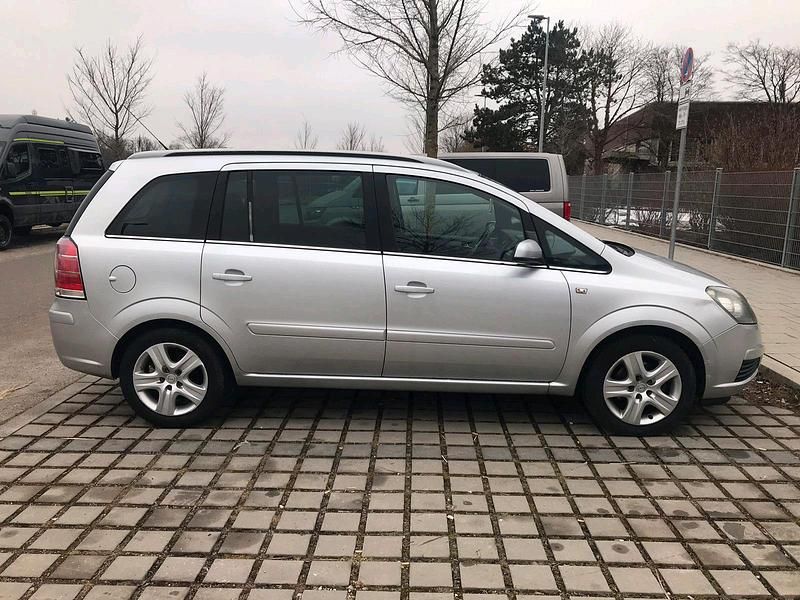 Gebraucht Opel Zafira 105 PS (77 kW) 2006 Silber Van / Kleinbus