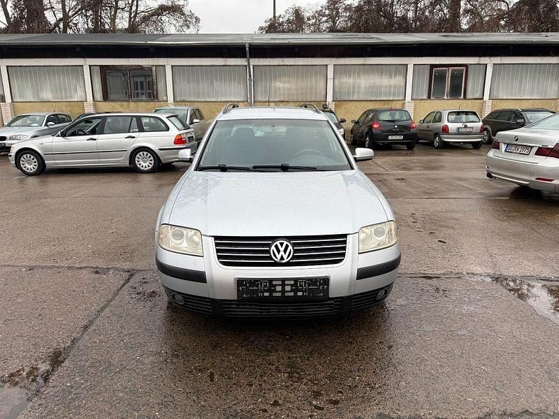 Silber Gebraucht 2002 VW Passat Kombi | 1.750 € (Fairer Preis) - Bild 1/4