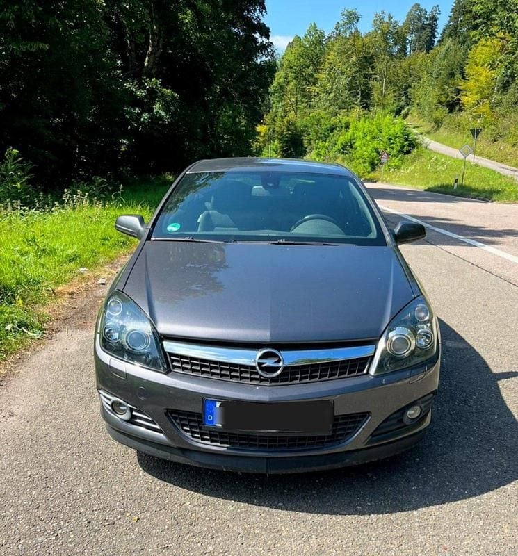 Grau Gebraucht 2009 Opel Astra GTC Coupé | 4.300 € (Superpreis) - Bild 1/4