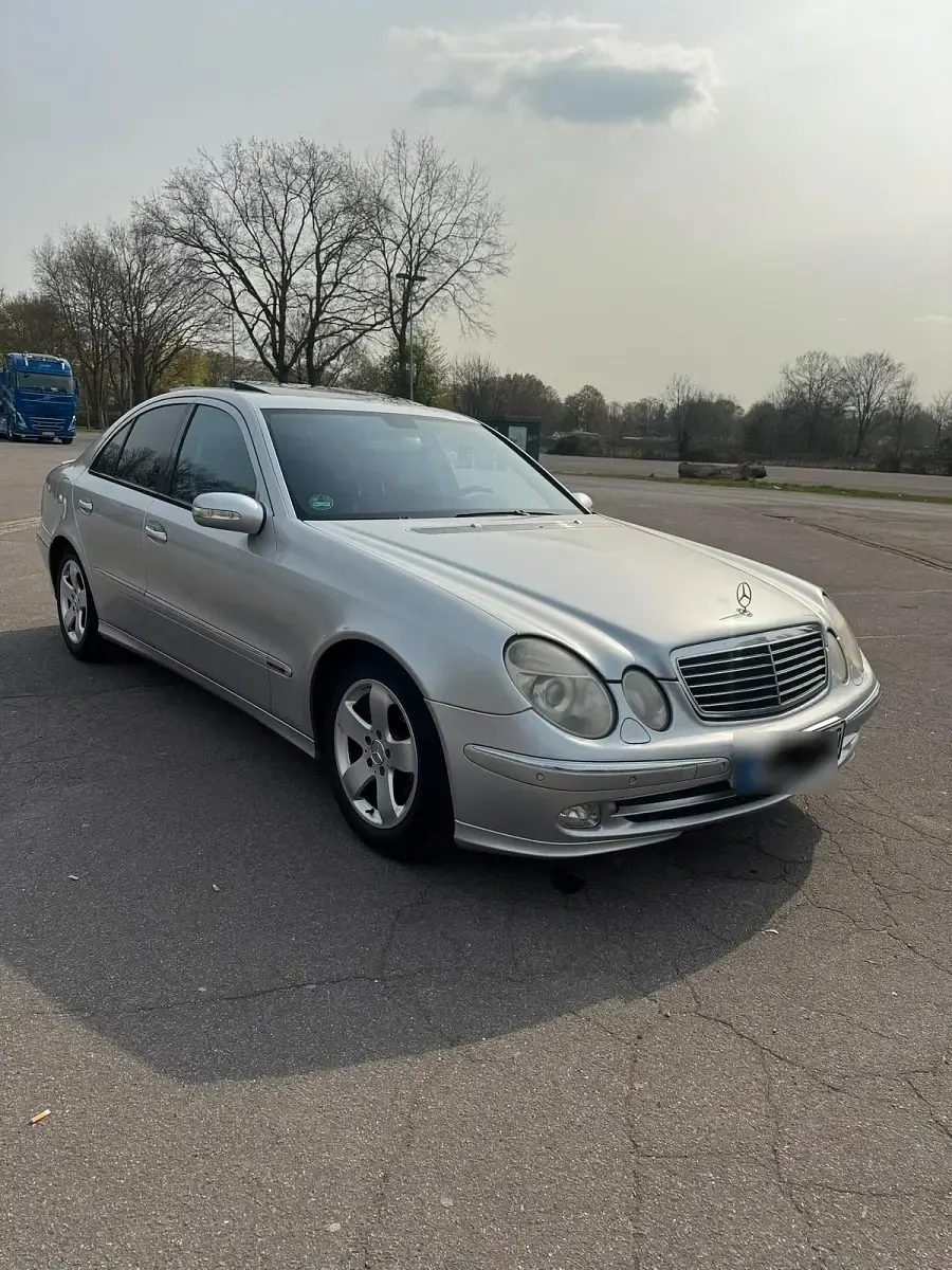 Gebraucht Mercedes E220 Avantgarde 150 PS (110 kW) 2003 Limousine