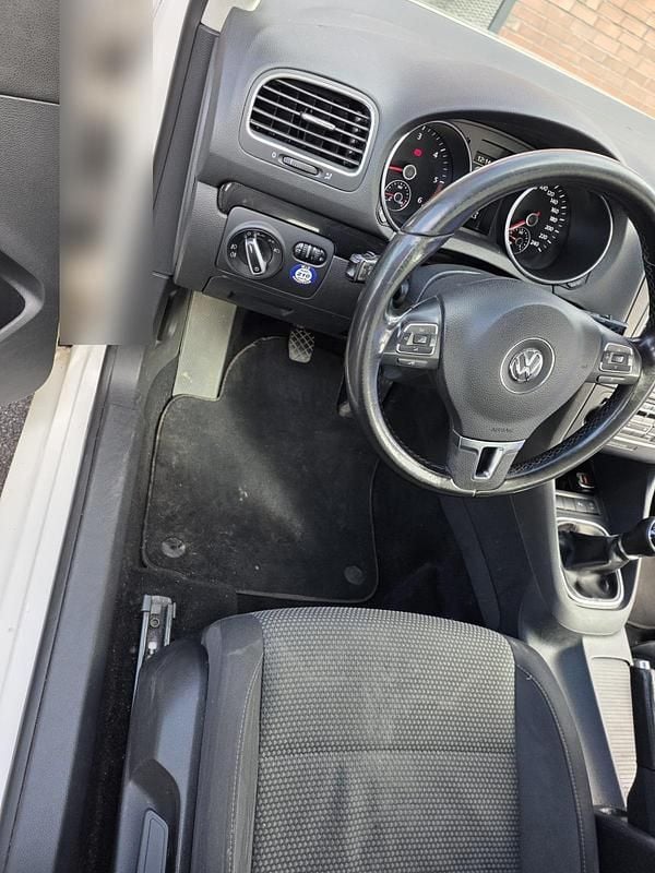 Gebraucht VW Golf VII 105 PS (77 kW) 2013 Weiß Kombi