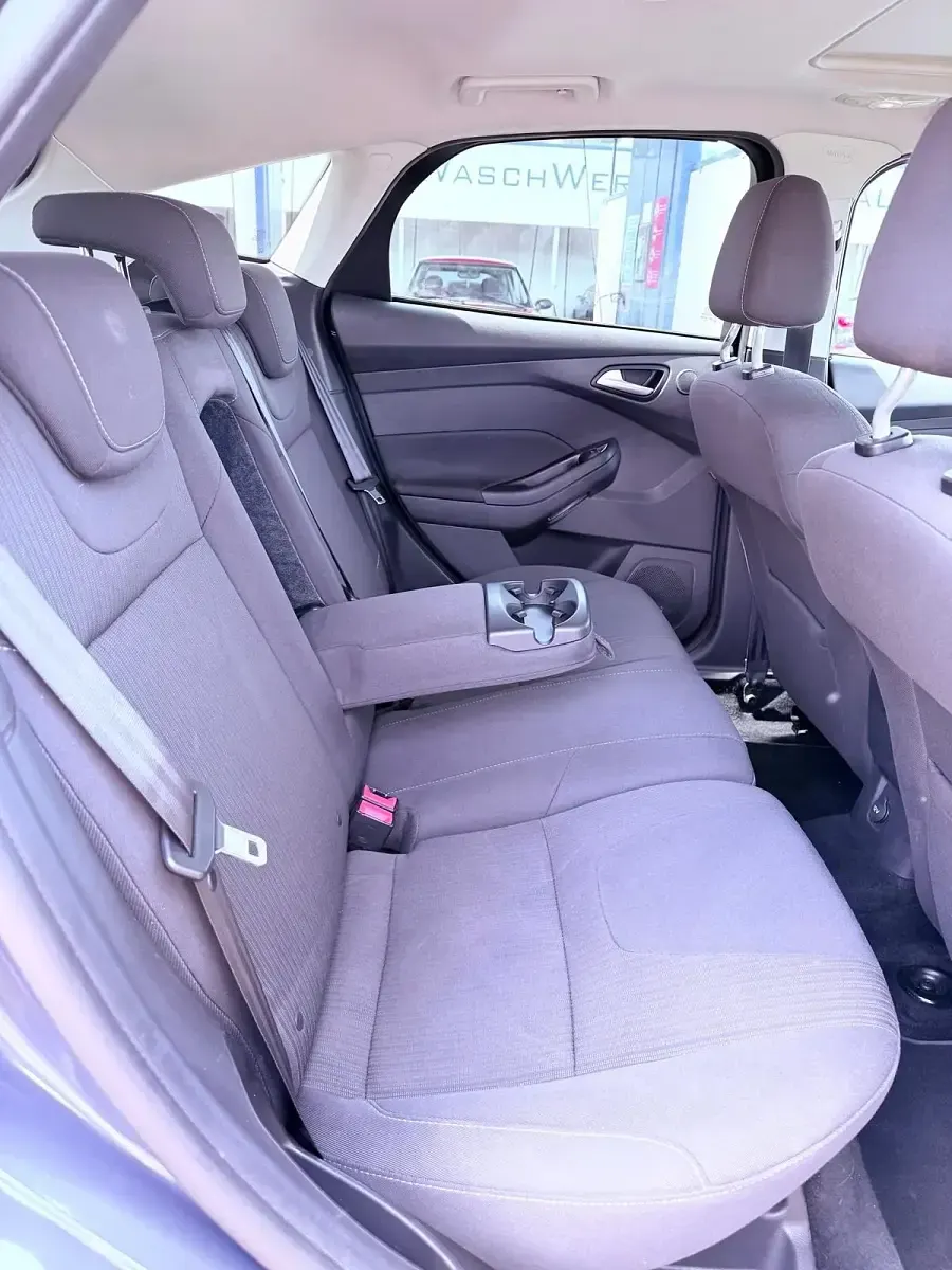 Gebraucht Ford Focus 2013 Silber Limousine