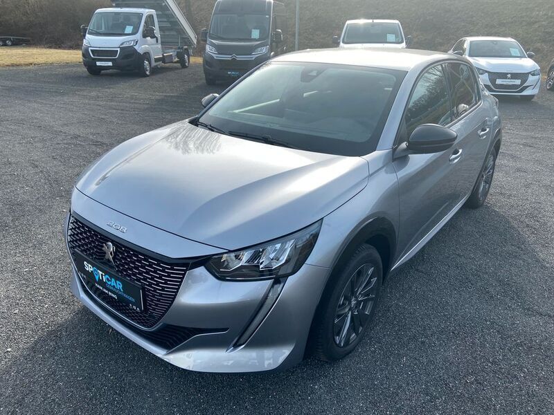 Grau Gebraucht 2023 Peugeot e-208 Allure Kleinwagen | 24.790 € (Fairer Preis) - Bild 1/4