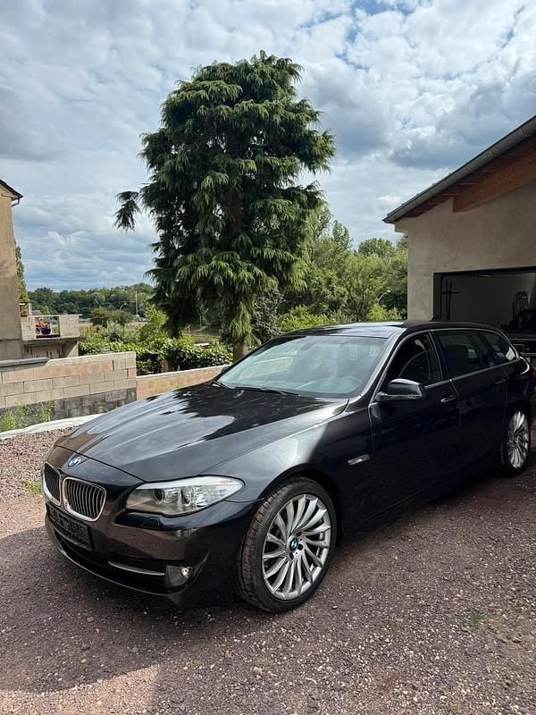 Schwarz Gebraucht 2013 BMW 520 Kombi | 8.900 € (Guter Preis) - Bild 1/4