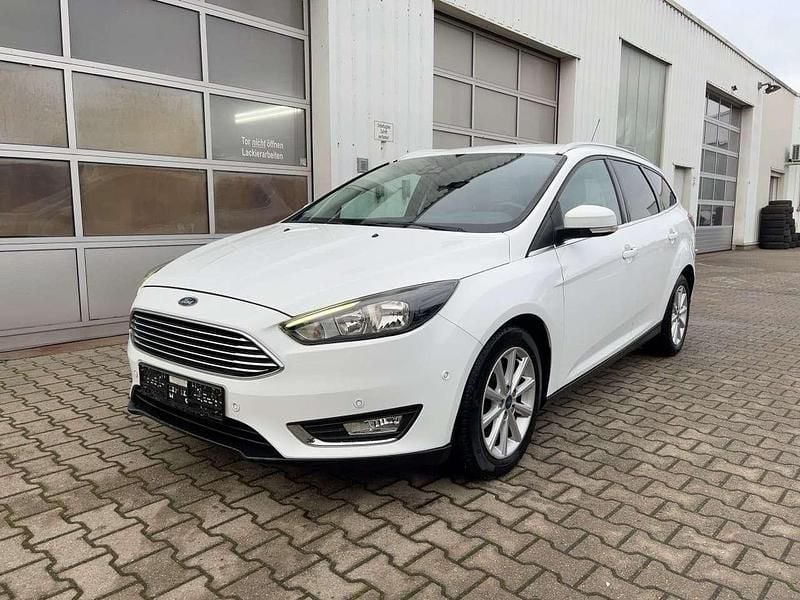 Frostweiß Gebraucht 2016 Ford Focus Titanium Kombi | 5.660 € (Guter Preis) - Bild 1/3