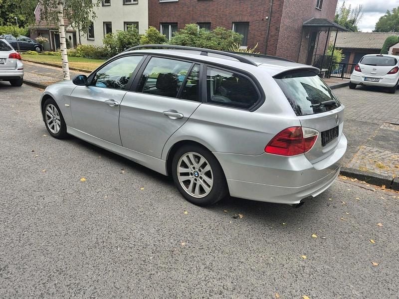 Silber Gebraucht 2008 BMW 320 Kombi | 3.300 € (Superpreis) - Bild 1/4