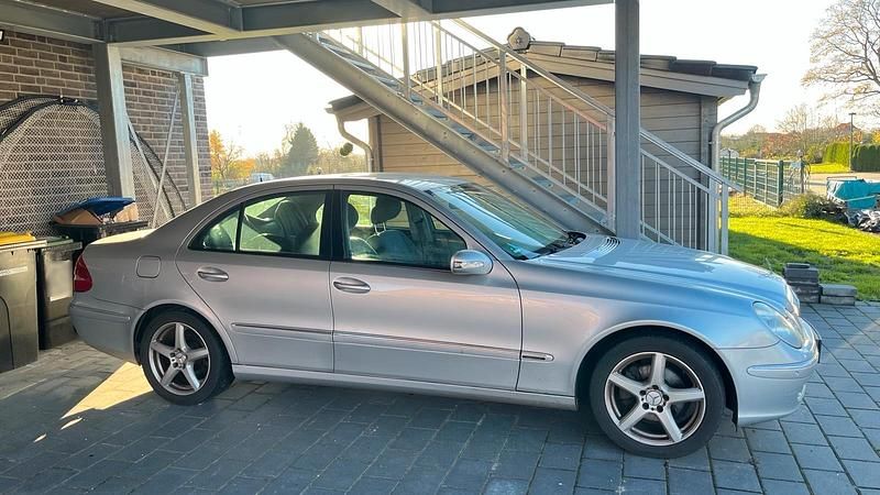Gebraucht Mercedes E200 122 PS (89 kW) 2005 Silber Limousine
