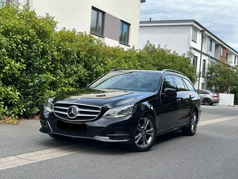 Schwarz Gebraucht 2014 Mercedes E300 Avantgarde Kombi | 8.800 € (Guter Preis) - Bild 1/4