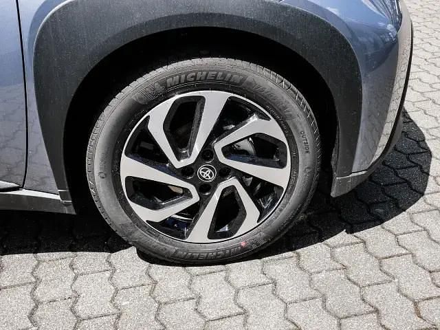 Gebraucht Toyota Aygo X Pulse 72 PS (52 kW) 2024 Celestite grey (1k3)/ black mi SUV
