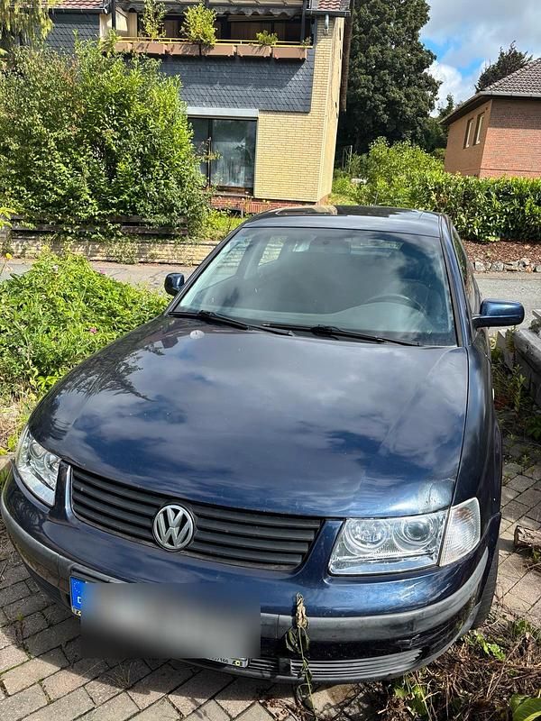 Blau Gebraucht 1998 VW Passat Limousine | 850 € - Bild 1/4