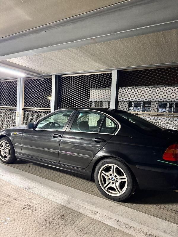 Gebraucht BMW 320 Sport Line 170 PS (125 kW) 2003 Schwarz Limousine