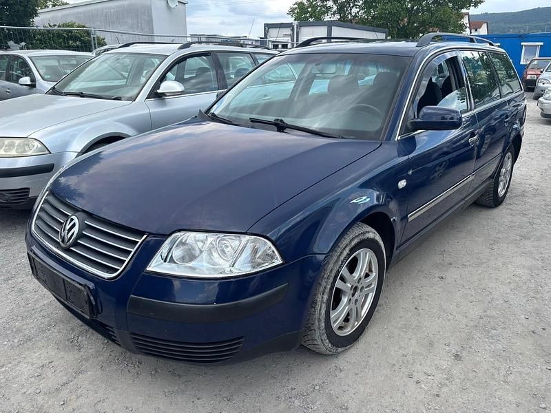 Blau Gebraucht 2001 VW Passat Kombi | 999 € (Superpreis) - Bild 1/4