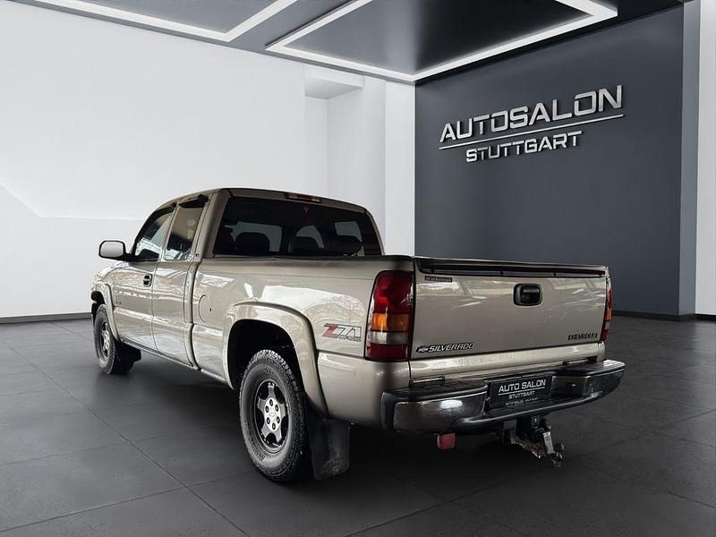 Gebraucht Chevrolet Silverado 266 PS (195 kW) 2002 Silber SUV