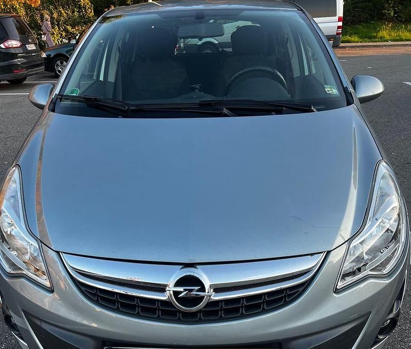 Second-hand Opel Corsa Satellite 101 CP (74 kW) 2011 Gri Berlinǎ