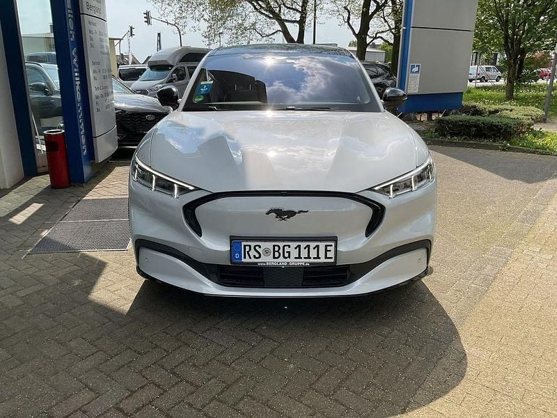 Gebraucht Ford Mustang Mach-E 258 kW (351 PS) 2023 Weiß mit perleffekt SUV
