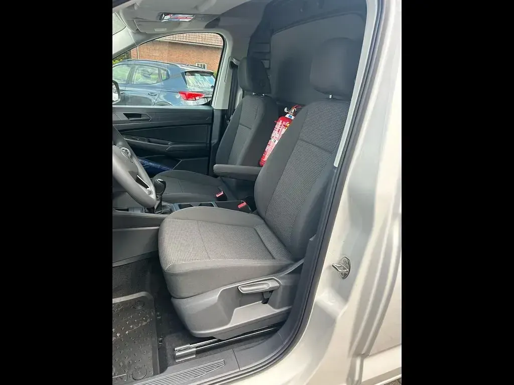 Neu VW Caddy 122 PS (89 kW) 2026 Candy weiß Van / Kleinbus