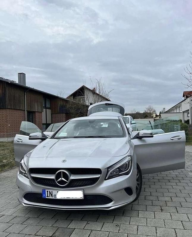 Gebraucht Mercedes CLA200 136 PS (100 kW) 2018 Grau Kombi