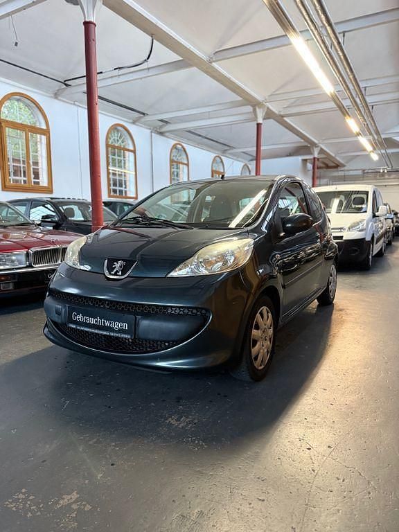 Grau Gebraucht 2009 Peugeot 107 Filou Kleinwagen | 2.690 € (Fairer Preis) - Bild 1/4