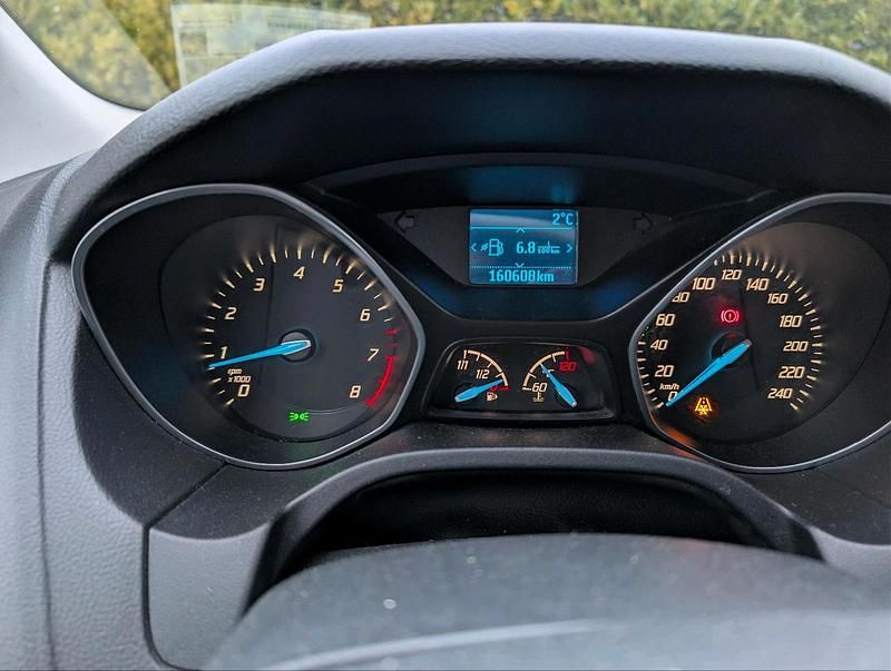 Gebraucht Ford Focus 125 PS (91 kW) 2013 Weiß Limousine