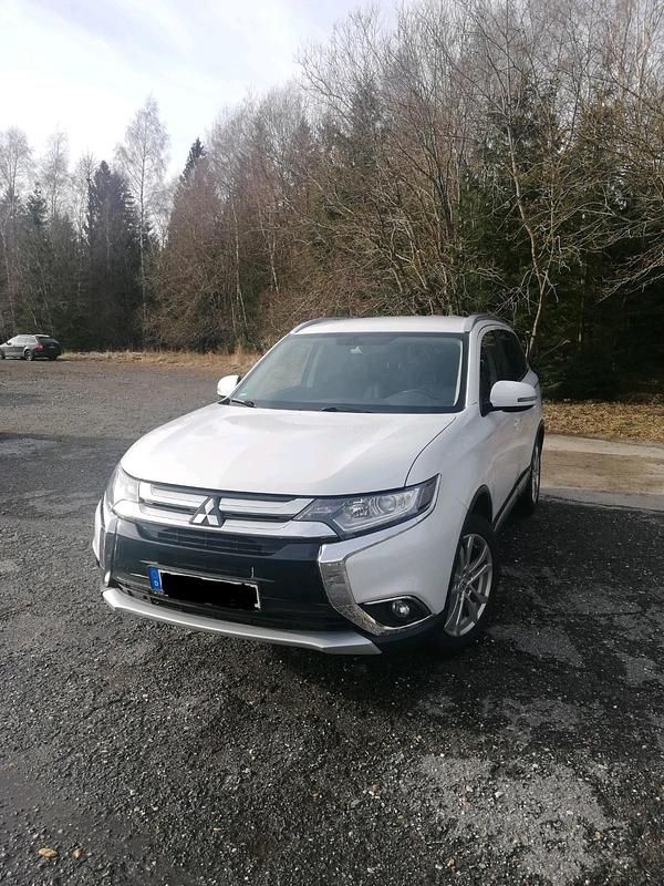 Weiß Gebraucht 2017 Mitsubishi Outlander Plus SUV | 15.000 € (Fairer Preis) - Bild 1/4
