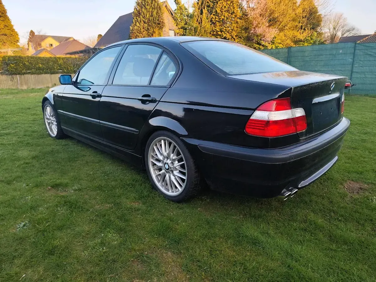 Używany BMW 325 192 KM (141 kW) 2001 Czarny Sedan/Limuzyna