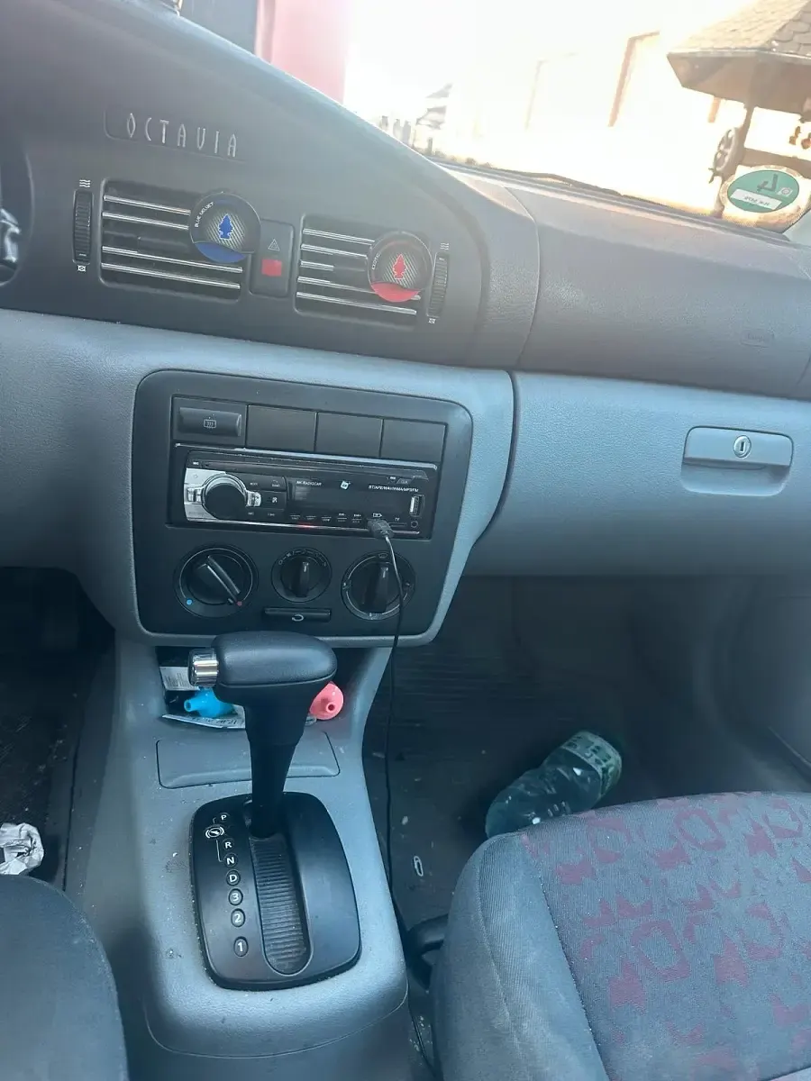 Gebraucht Skoda Octavia 76 PS (55 kW) 1999 Rot Limousine