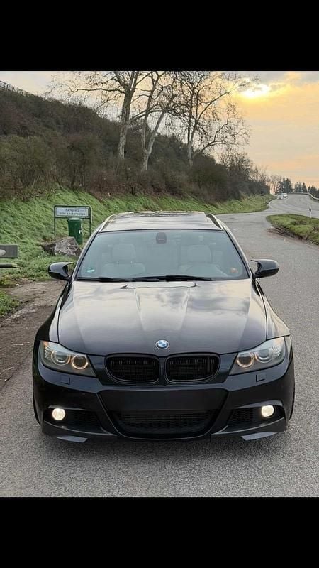 Gebraucht BMW 325 204 PS (150 kW) 2010 Schwarz Kombi