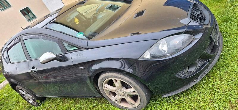 Schwarz Gebraucht 2006 Seat Leon Limousine | 950 € (Superpreis) - Bild 1/4