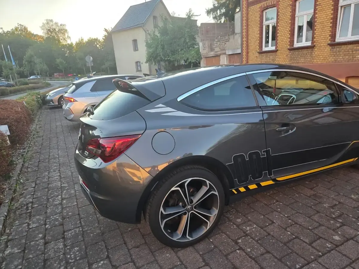 Gebraucht Opel Astra GTC OPC 200 PS (147 kW) 2014 Grau Coupé