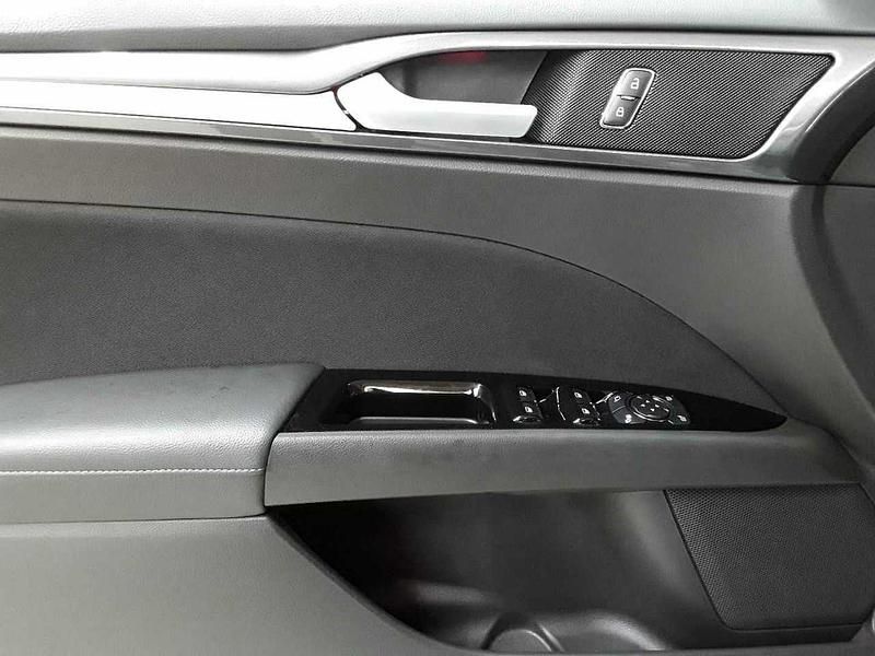 Gebraucht Ford Mondeo Trend 121 PS (88 kW) 2022 Polarsilber metallic Limousine