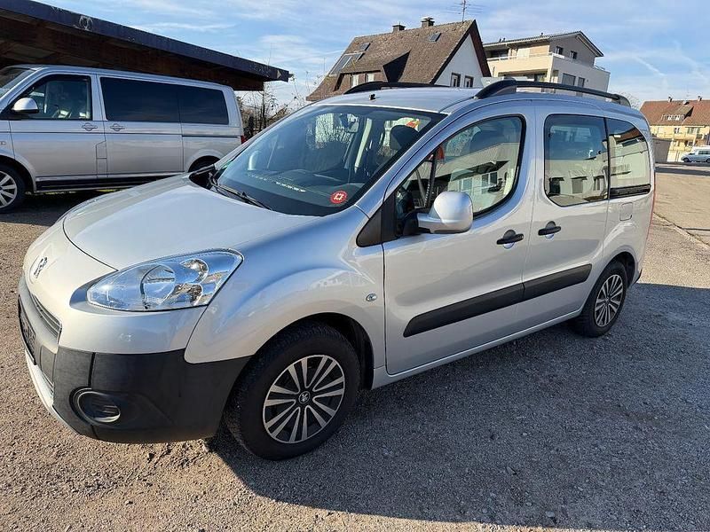 Silber Gebraucht 2013 Peugeot Partner Tepee Active Van / Kleinbus | 8.900 € (Teuer) - Bild 1/4