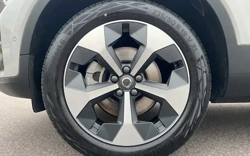 Gebraucht Volvo XC40 Plus 197 PS (144 kW) 2025 Silber SUV