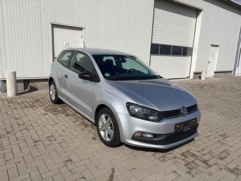 Gebraucht VW Polo Trendline 60 PS (44 kW) 2015 Silber Kleinwagen