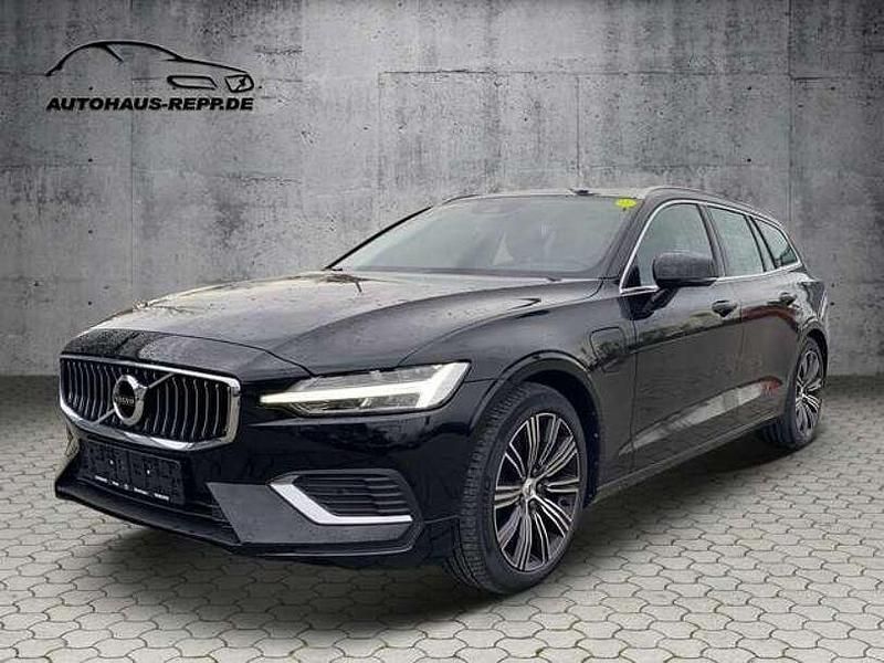 Black solid "stone" Gebraucht 2020 Volvo V60 Inscription Kombi | 34.900 € (Teuer) - Bild 1/4