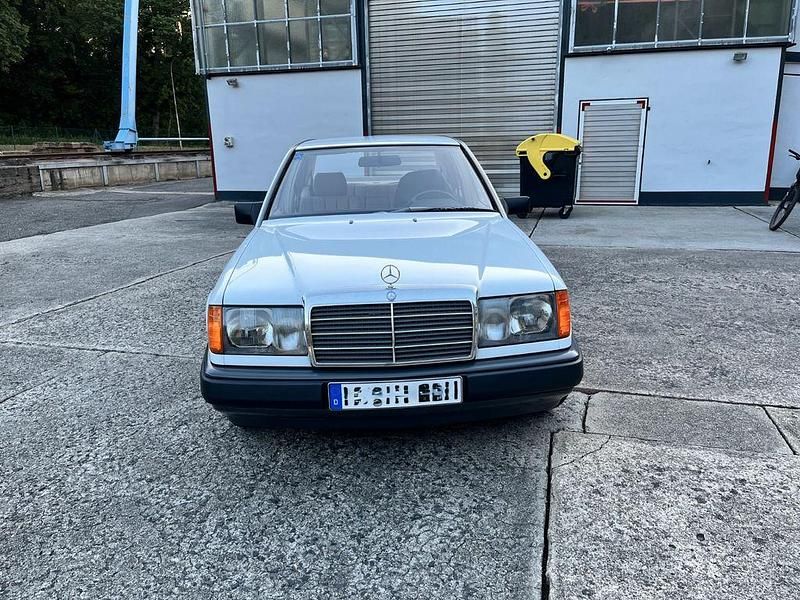 Gebraucht Mercedes 200 72 PS (52 kW) 1988 Limousine