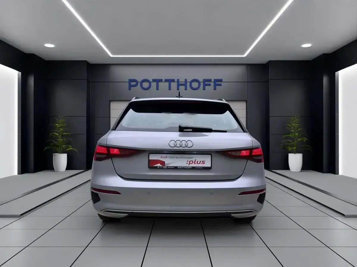 Second-hand Audi A3 Advanced 150 CP (110 kW) 2024 Argintiu Berlinǎ