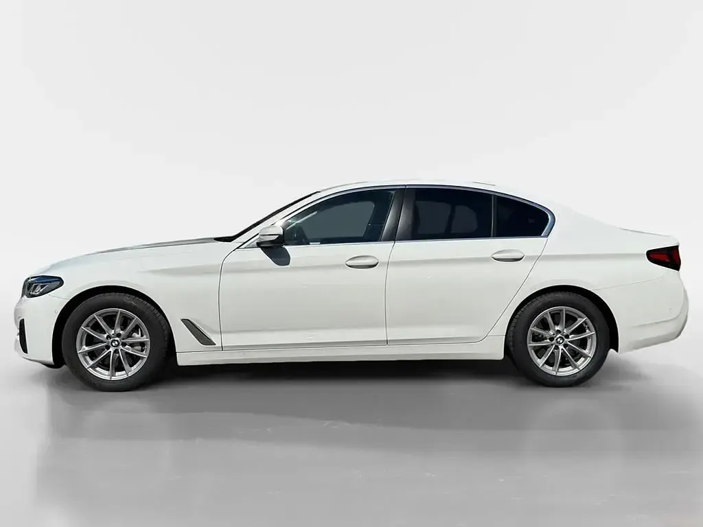 Gebraucht BMW 530 Sport Line 286 PS (210 kW) 2023 Alpinweiß uni Limousine