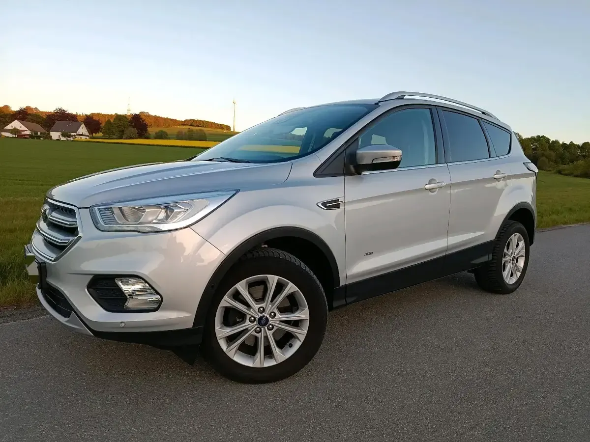Usata Ford Kuga 150 CV (110 kW) 2018 Argento SUV