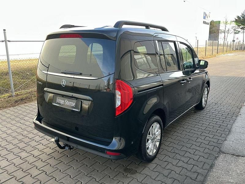 Gebraucht Mercedes T180 Progressive 116 PS (85 kW) 2024 Loparitschwarz metallic Van / Kleinbus